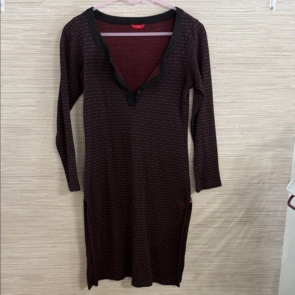 W for Women Long sleeve Henley style Dress V button neck with slits size 6